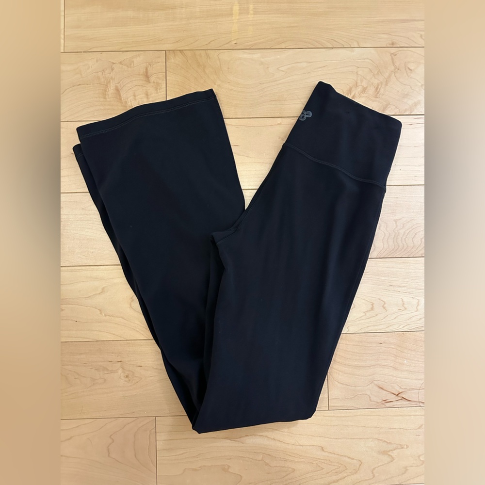 Aritzia TNAction Flare Black Leggings with Side Slit (S)